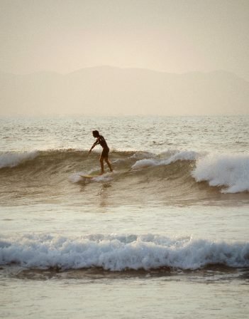 Edited in Tezza with: Almond, Vignette, Brillo, Contraste, Exposición, Luces, HSL, Temperatura, KODAK GOLD, & Sombras